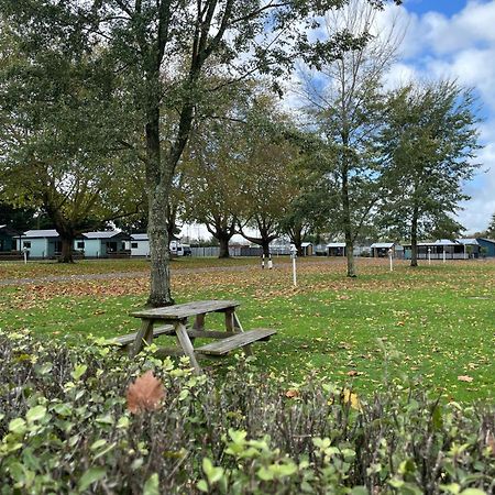 Cambridge Top 10 Holiday Park Exteriör bild