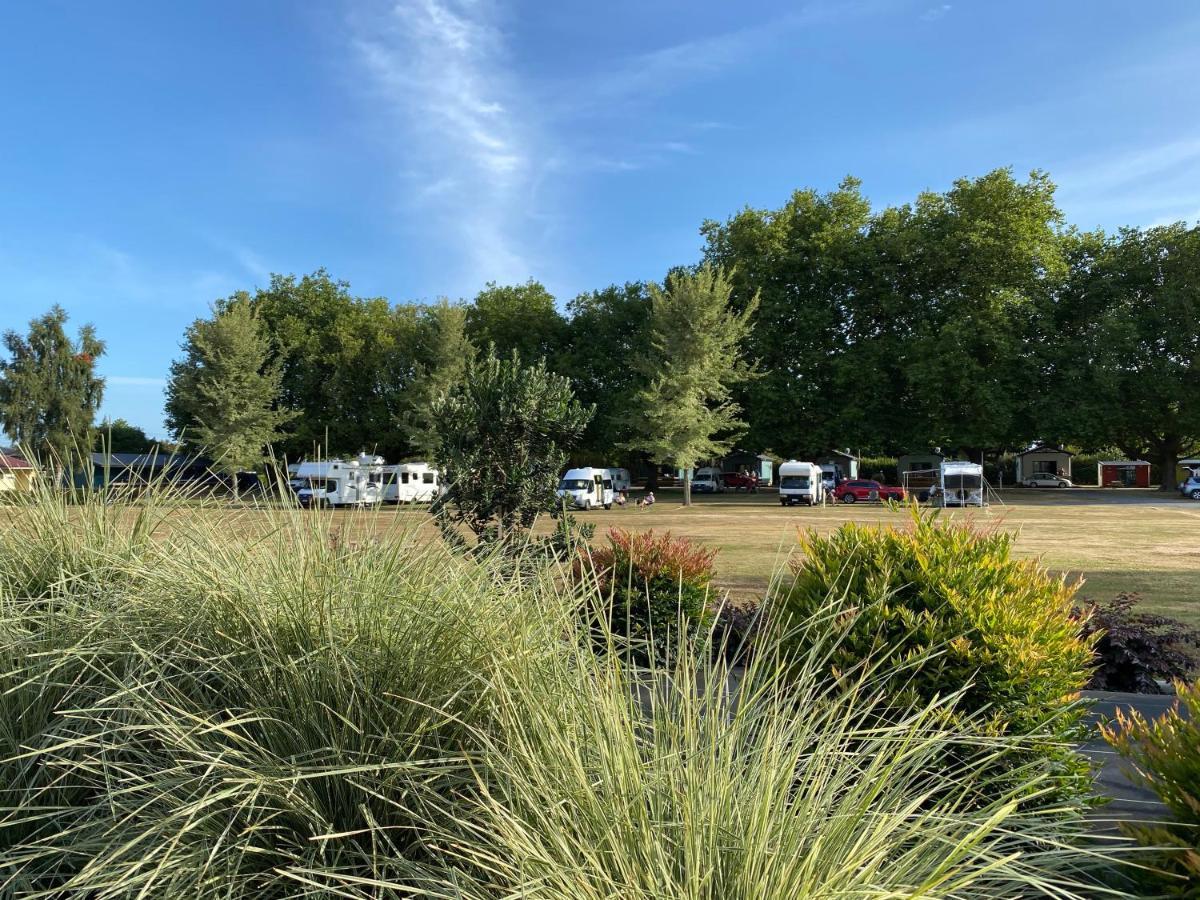 Cambridge Top 10 Holiday Park Exteriör bild